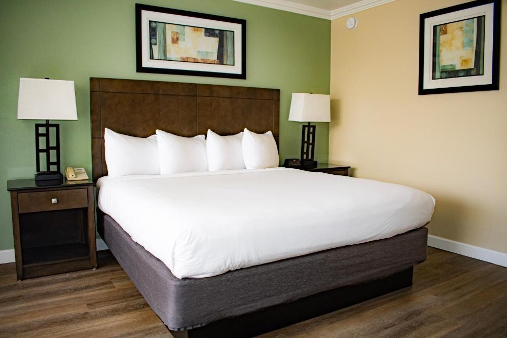 Travelodge by Wyndham Monterey Bay