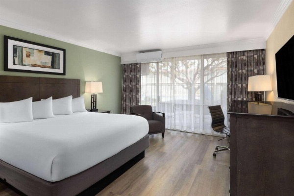 Travelodge by Wyndham Monterey Bay image 12